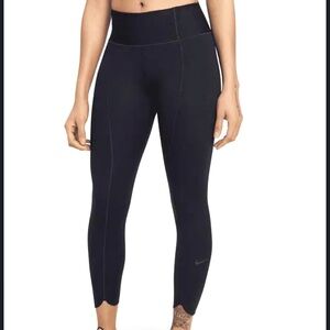 NWT Nike Women's One Luxe Icon Clash Mid-Rise
Crop Leggings